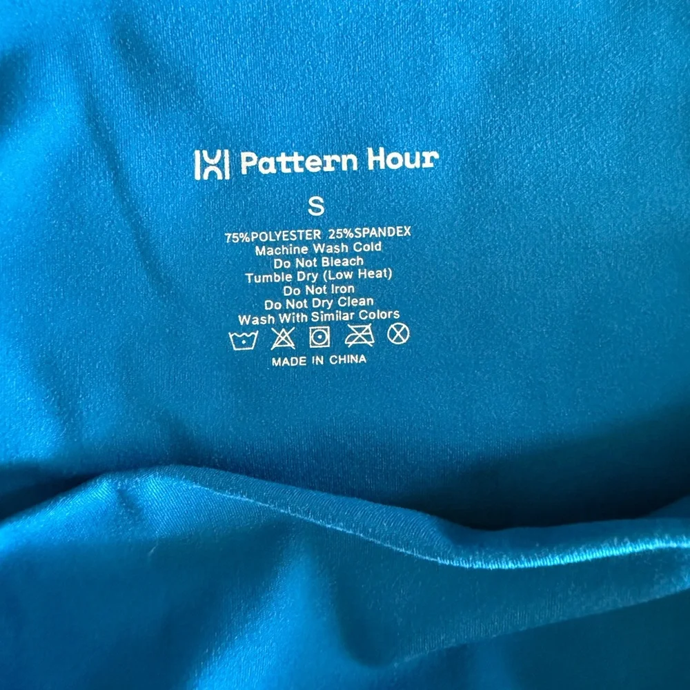 Pattern Hour Blue Garment - Picture 2 of 2